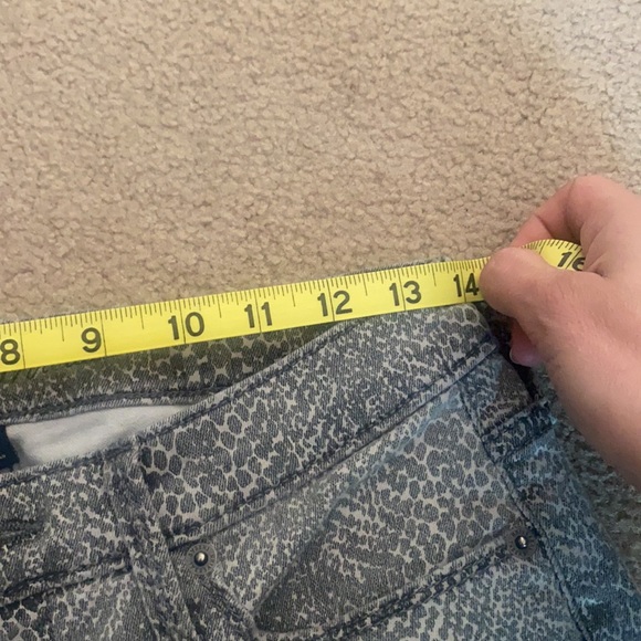 Universal thread sz 6 grey/taupe snake skinny’s - Picture 4 of 7